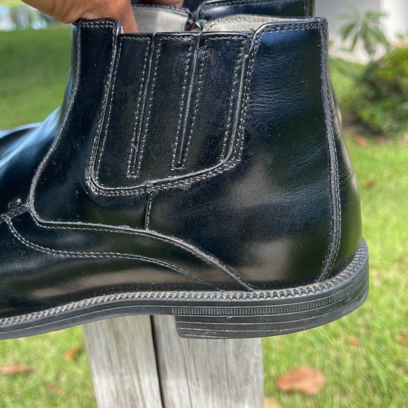 Florsheim Forum Zipper Chukka Boot. Black Leather ,Memory Foam .Rubber sole. - Picture 7 of 13